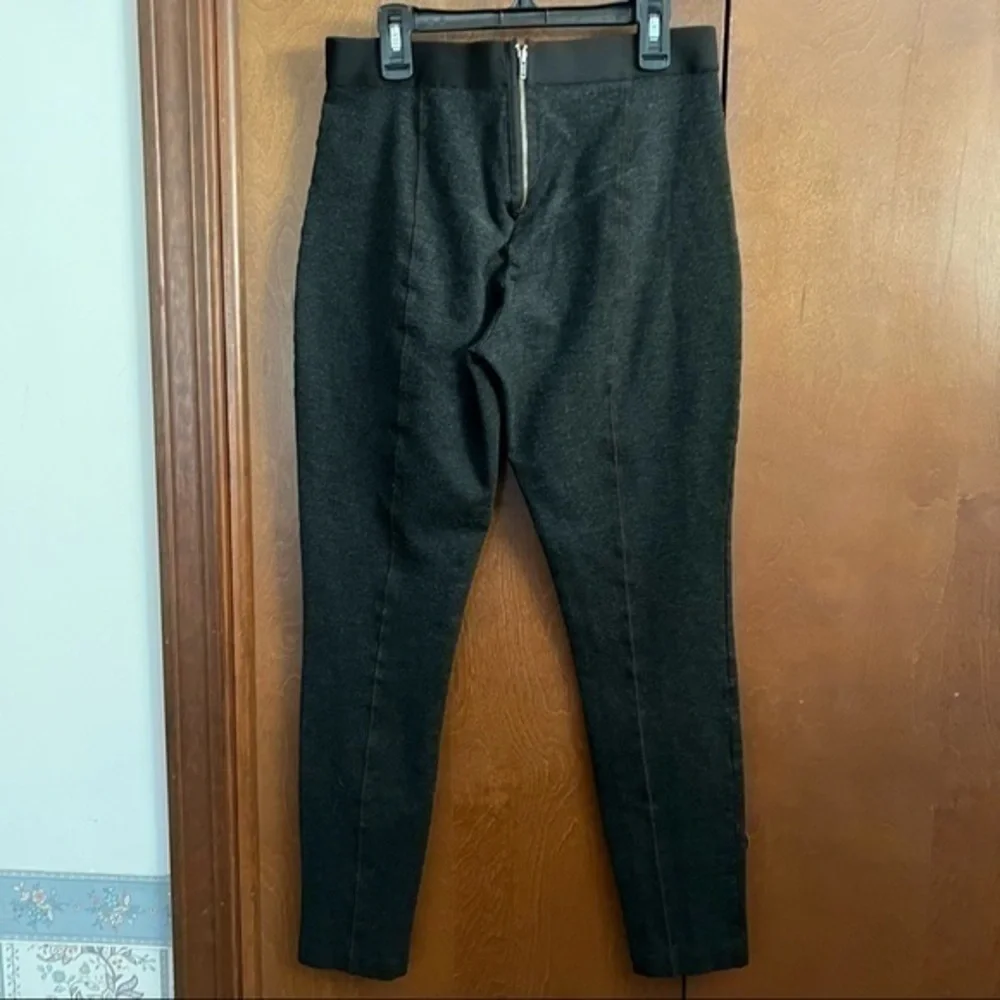 J Crew Knit Skinny Leg Pants. Back Zipper and Elastic Banded Waist. Size 8R❤️